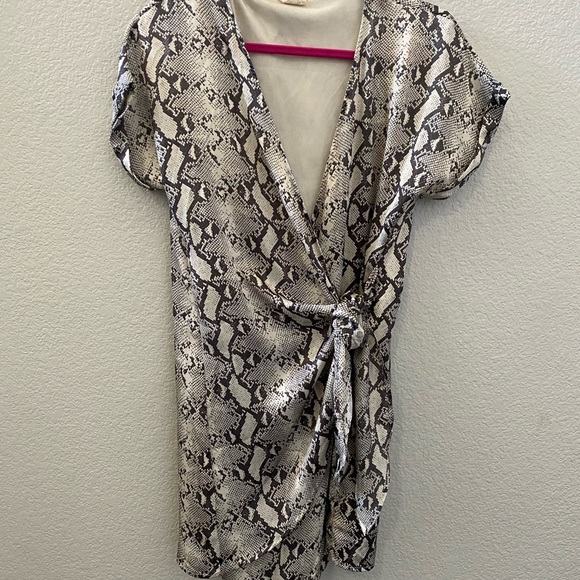 Vici Ximena Python Satin Wrap Dress S - Picture 3 of 4
